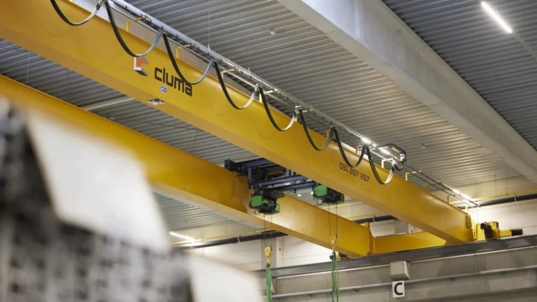 E-MAX choisit des ponts roulants fiables de Cluma