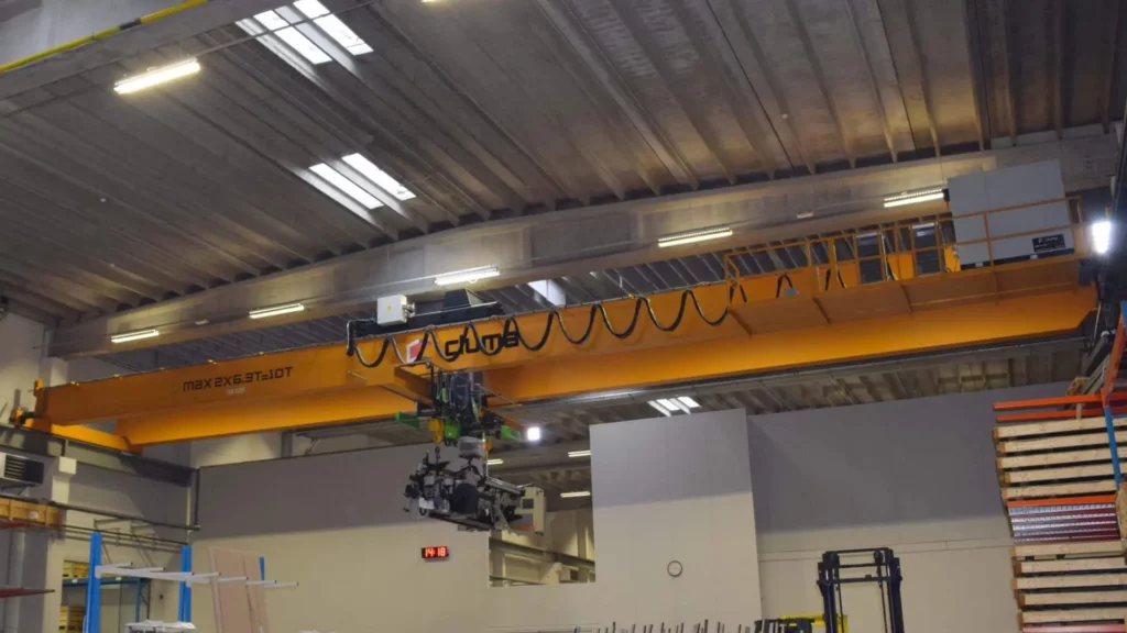 Dubbelligger rolbrug met draaikrans
