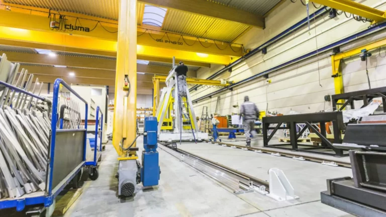 Deuxième pont roulant de 10 tonnes pour un fabricant de presses à balles
