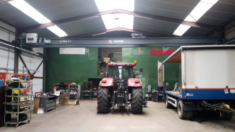 Pont roulant à double poutre pour la distribution de machines agricoles