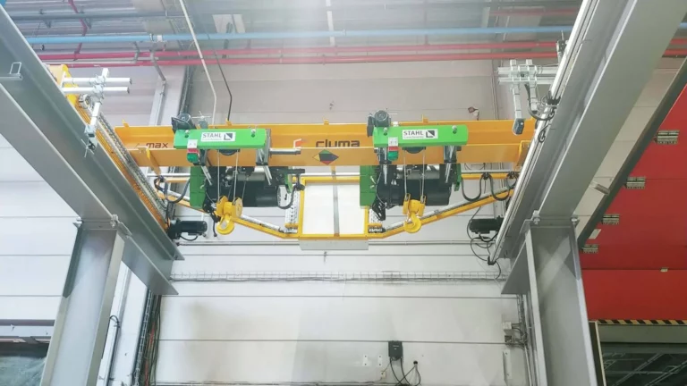 Grue pivotante chez Daikin Europe