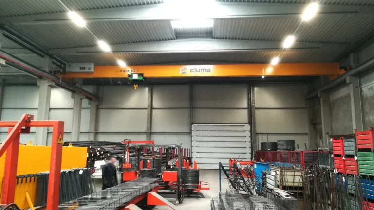 Pont roulant à poutre unique chez un fabricant de préfabriqué armé